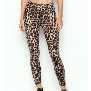 Victoria’s Secret Incredible Legging Size 6
